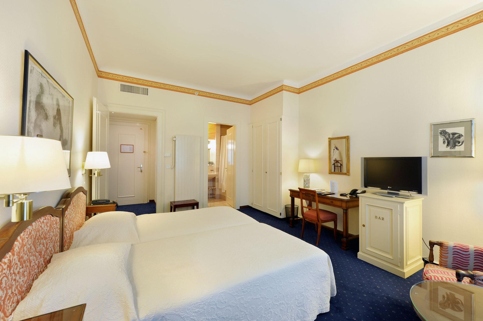 होटल Victoria 4*